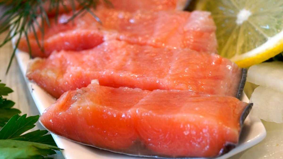 Как засолить вкусную горбушу дома – 10 быстрых рецептов (рыба получается как семга)