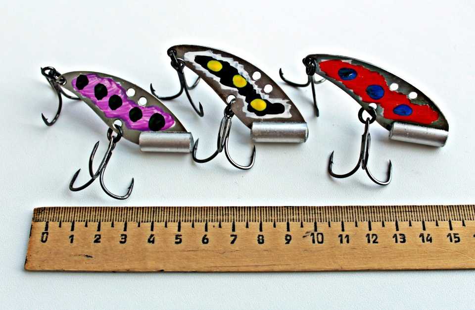 цикады окунь. приманка для ловли хищника цикада. цикада ямокацу блесна. зимняя блесна цикада. цикады окунь.